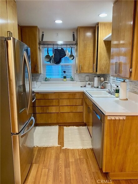 Building Photo - 23870 Lakeview Dr