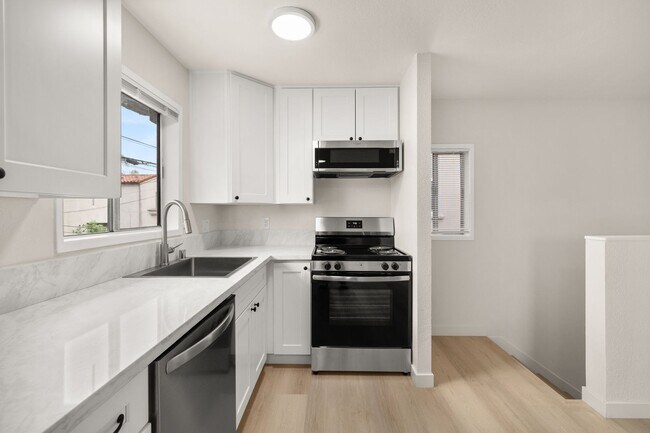 Building Photo - 35-35 Kennebec Ave