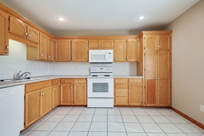 Building Photo - 3 Bedroom 2 Bath - Pleasant Hill