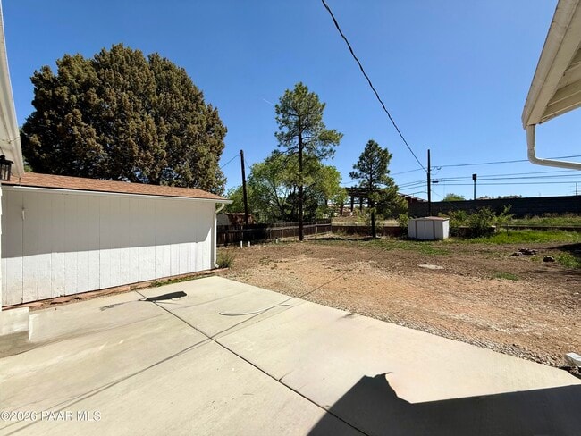 Building Photo - 2859 Meadow Ln