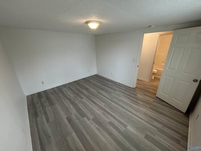 Building Photo - 2910 2nd Ave NW