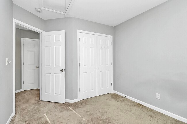 Building Photo - 5750 Laborde Ave