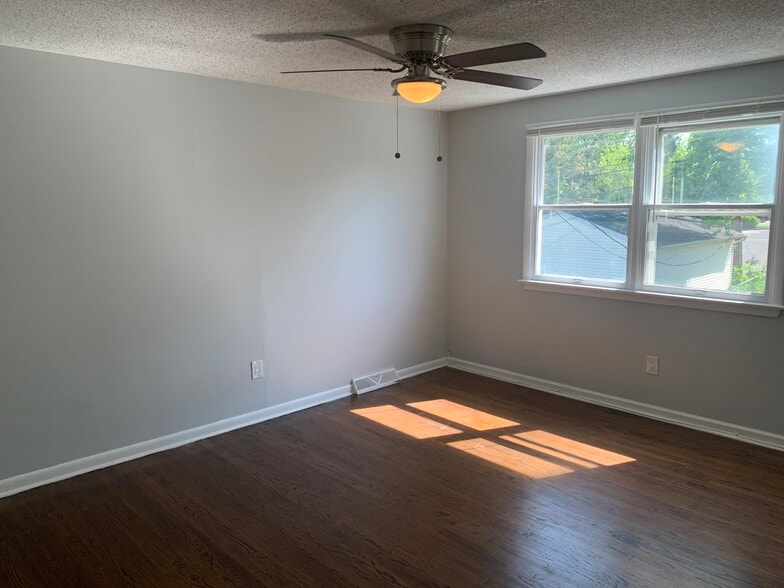 Master Bedroom Picture 2 - 150 S Lecato Ave