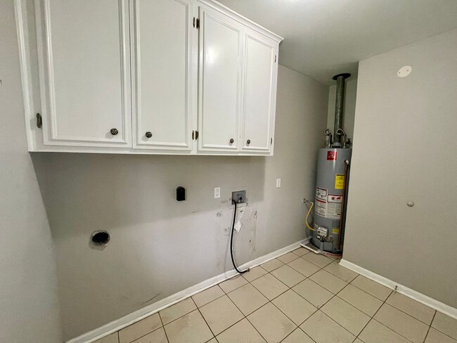 Building Photo - 6510 Daisy Dr