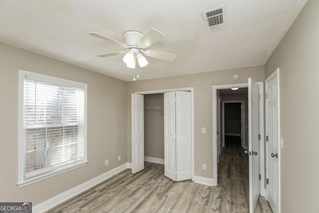 Building Photo - 105 Legend Creek Hollow