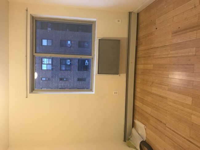 Building Photo - 141-33 Pershing Crescent