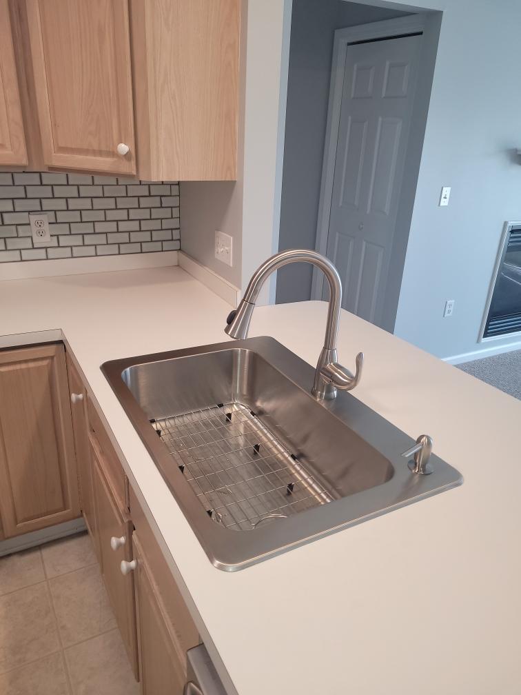 deep sink - 2775 N Forest Rd