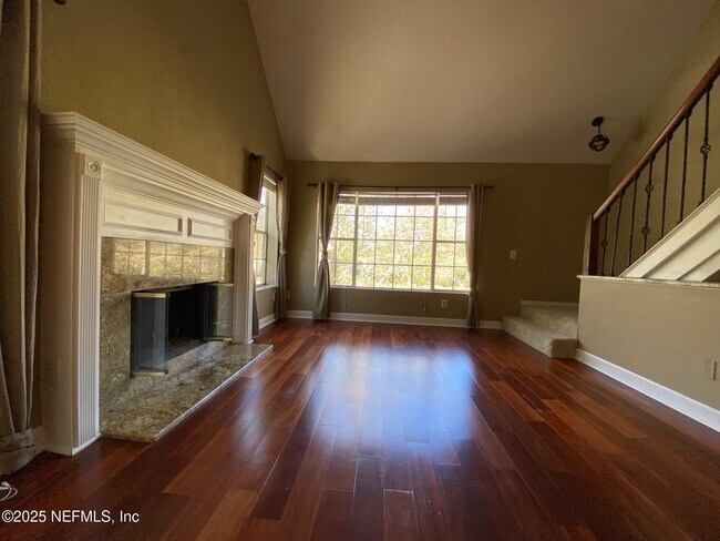 Building Photo - 13700 Richmond Park Dr N