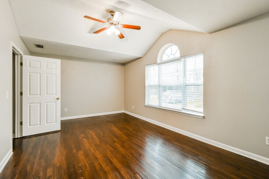 Building Photo - 878 Lavergne Ln