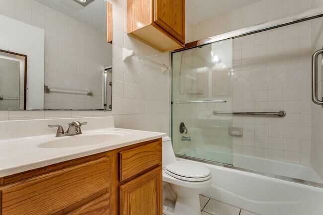 Building Photo - Charming 3-bedroom, 2 bath home in desirab...