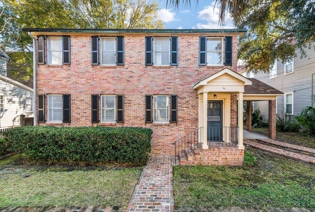 Building Photo - Harleston Village 3 Bed/2.5 Bath Gem Avail...