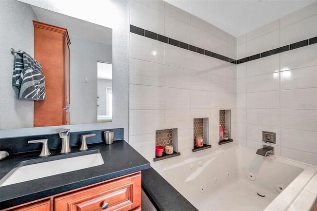 Building Photo - 4768 Coquina Key Dr SE