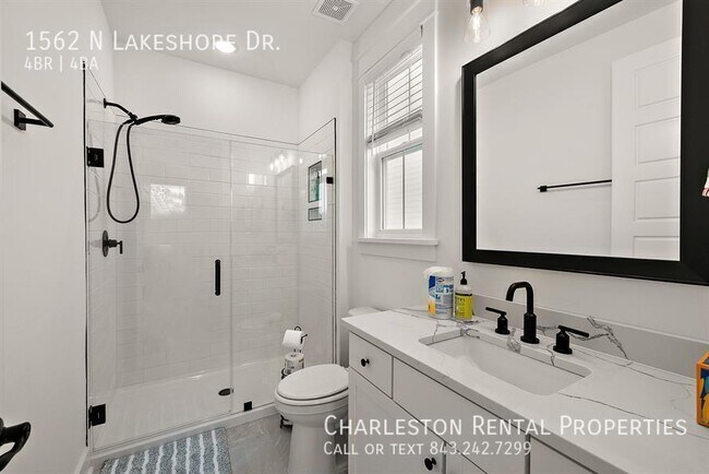 Building Photo - 1562 N Lakeshore Dr