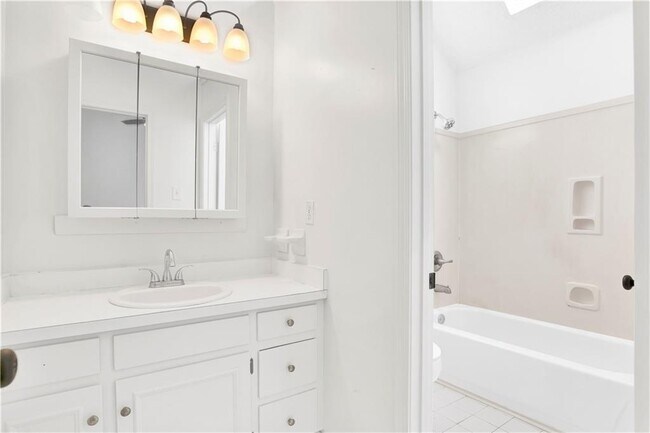 Building Photo - 5631 Bentley Ln