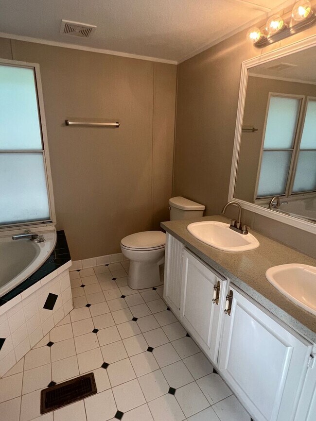 Building Photo - 3 Bedroom/2 Bathroom Modular Home for Rent
