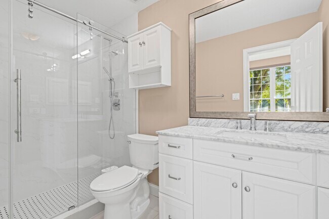 Building Photo - 10011 Lakeside Gables Dr