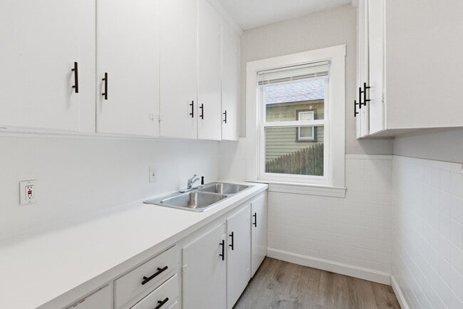 Building Photo - 35 Oakland St