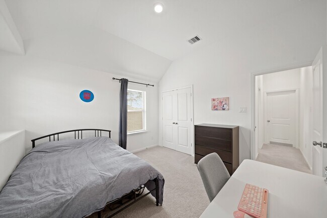 Building Photo - 9405 Vis Fls Trce