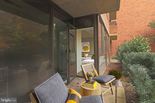 Building Photo - 1140 23rd Street NW Unit 105