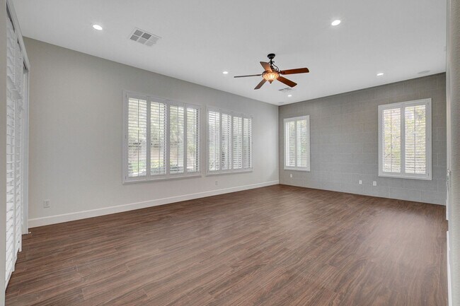 Building Photo - Anthem country Club Golf Community Beauty