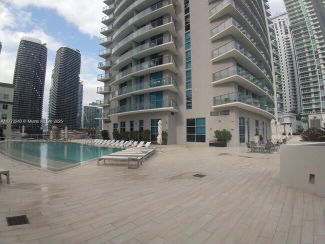 Building Photo - 1100S S Miami Ave
