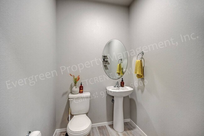 Building Photo - 3 bed, 3 bath in Fort Collins