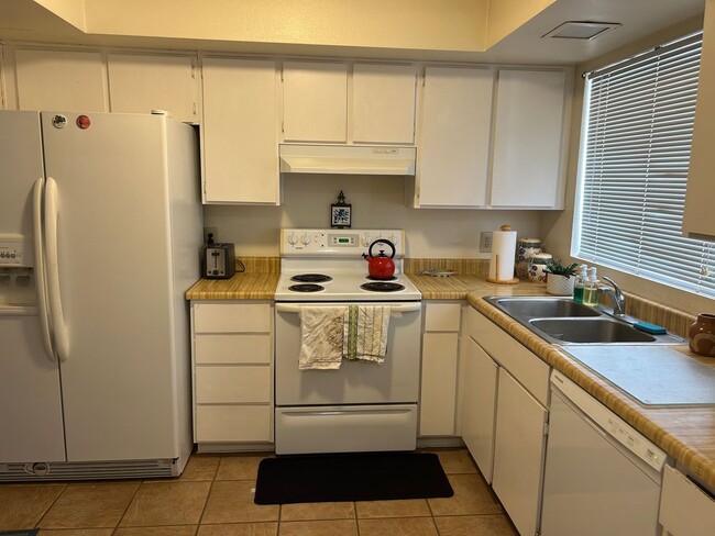 Building Photo - Furnished Rental in Cottonwood Country Clu...