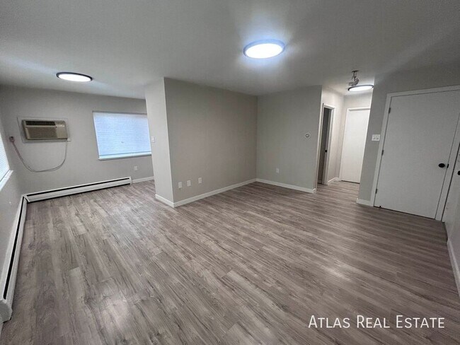 Building Photo - 551 S Fairfax St