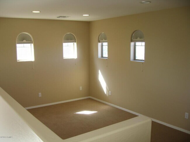 Building Photo - Beautiful Gilbert Home w/2 Master Bedrooms...