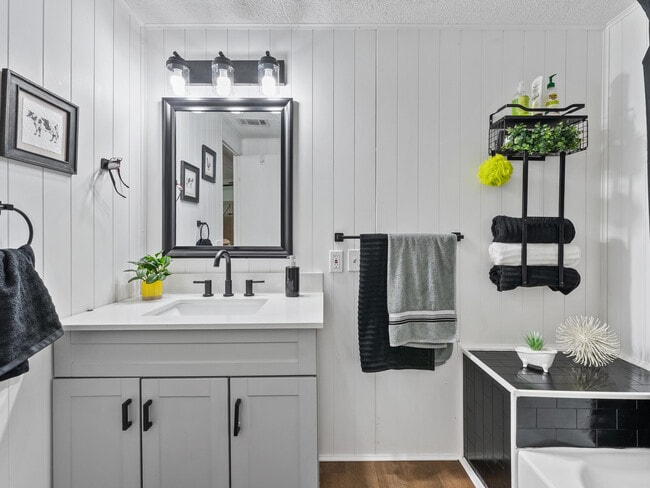 Building Photo - 2855 SW Monarch Trail