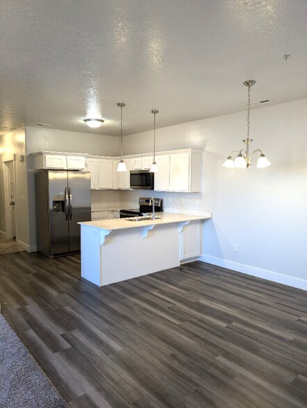 Building Photo - 745 N 380 W