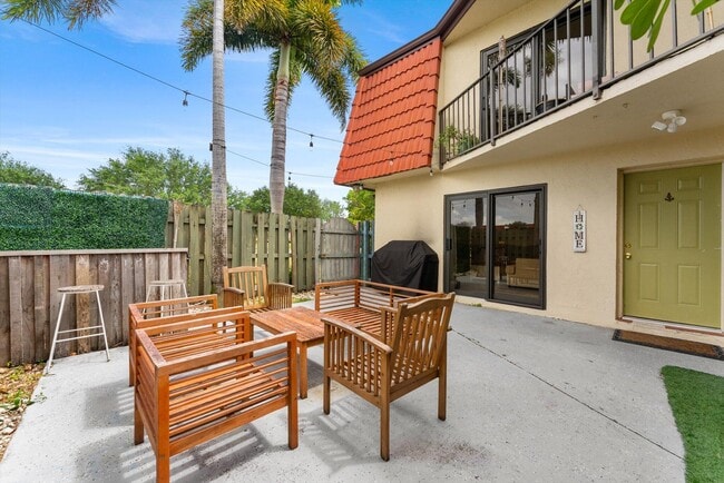 Building Photo - 3750 Victoria Dr