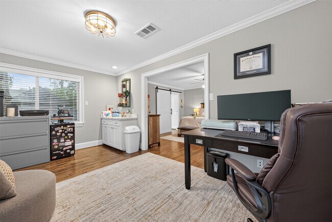 Building Photo - 746 Stone Mountain Dr