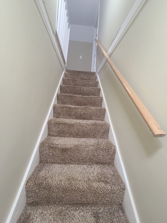 Building Photo - Extra clean and spacious home with a finis...