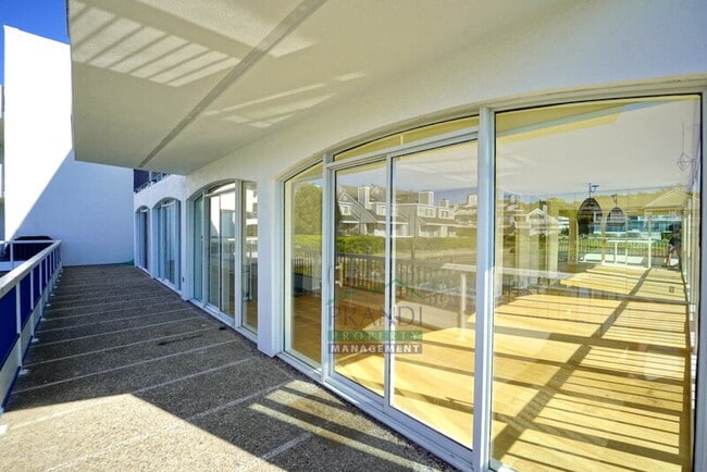 Building Photo - 5105 Shelter Bay Ave