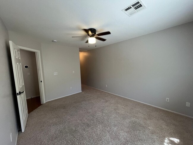 Building Photo - Charming Oversized 2 Bed, 2 Bath Townhouse...