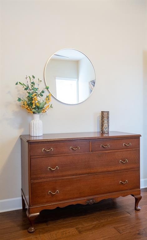 Building Photo - 5605 Roosevelt Ave