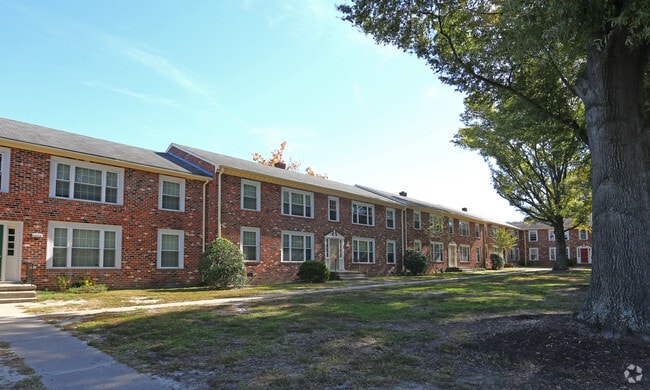 Building Photo - Landmark at Gayton