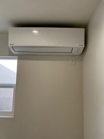 Building Photo - 636 E 87th St