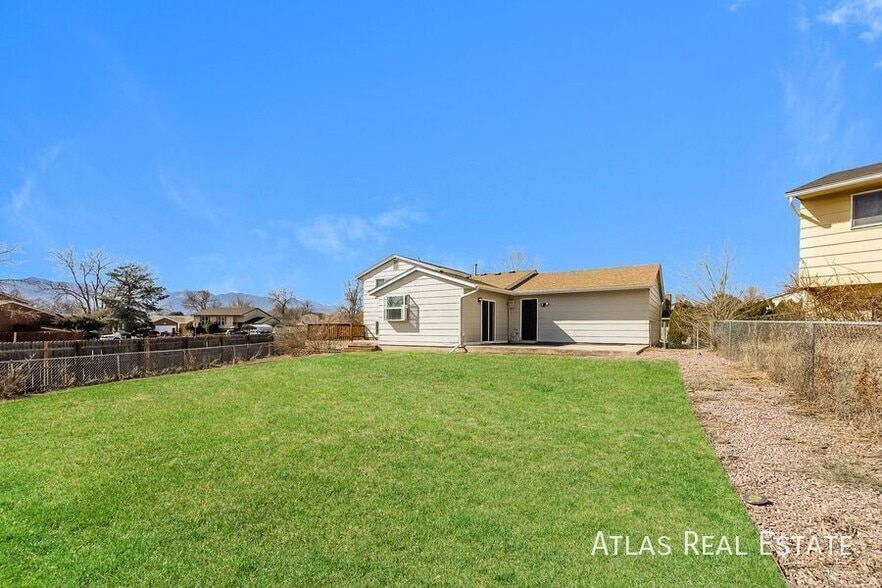 Building Photo - 4811 Bailey Pl