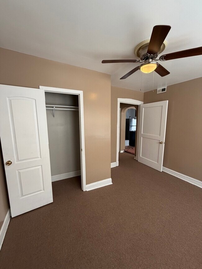 Building Photo - 7402 S Racine Ave