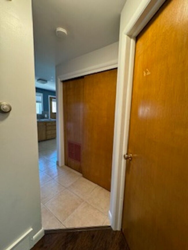 Building Photo - GORGEOUS Avenues Home!!!