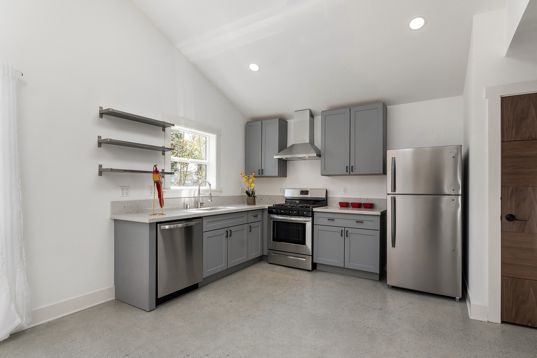 Building Photo - 2665 S Catalina St