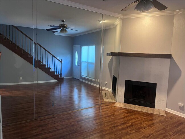 Building Photo - 1307 Kinney Ave