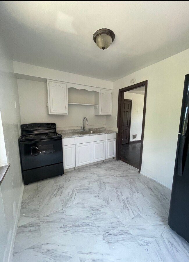 Building Photo - 735 Elberon Ave