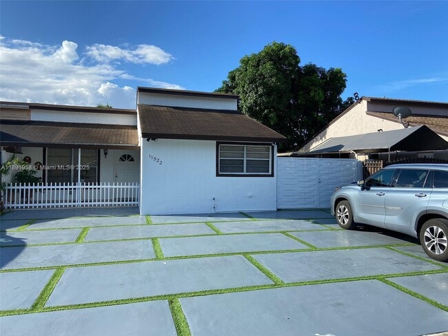 Primary Photo - 11522 SW 4th St