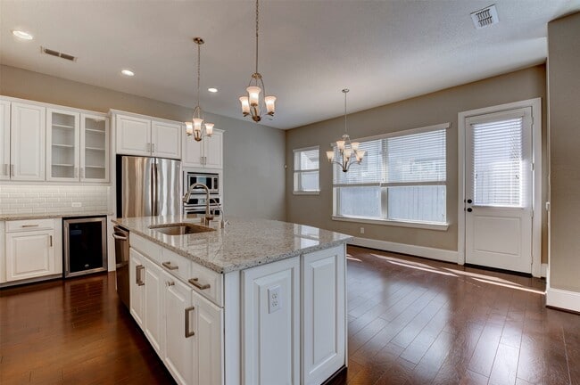 Building Photo - 8825 Ashbloom Ln