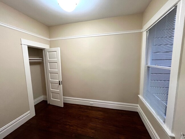 Building Photo - PM0309