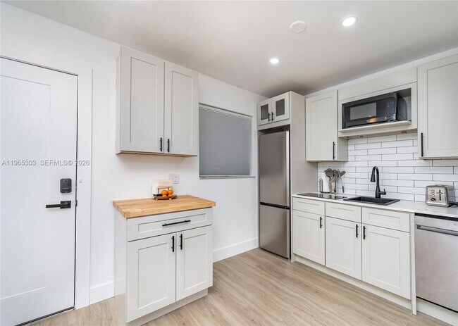 Building Photo - 3321 NW 19th Terrace