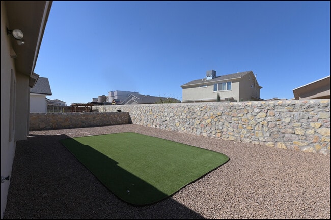 Building Photo - 3131 Red Orchard Dr